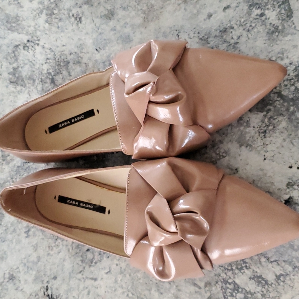 Zara pointed toe tan flats with bow detail
